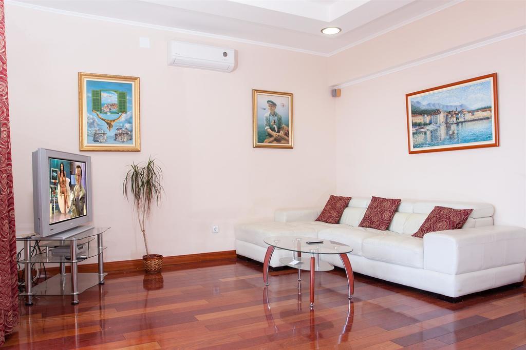Art Villaer Makarska